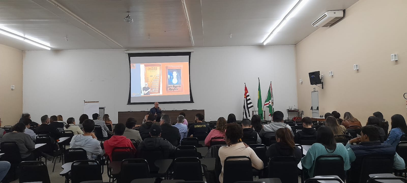 Workshop “Em mentes quadradas, ideias novas não circulam”