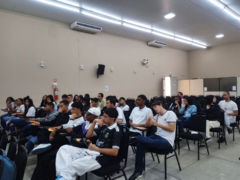 IMESB recebe a visita dos alunos da Escola José Francisco Paschoal