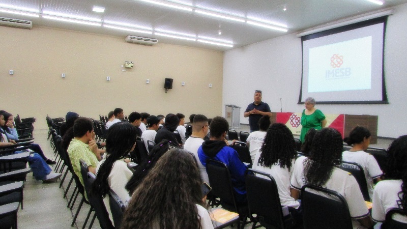 IMESB recebe a visita de alunos do Ensino Médio