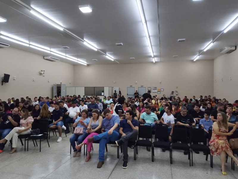 Terceira noite da Semana Acadêmica de Administração dá espaço a comédia