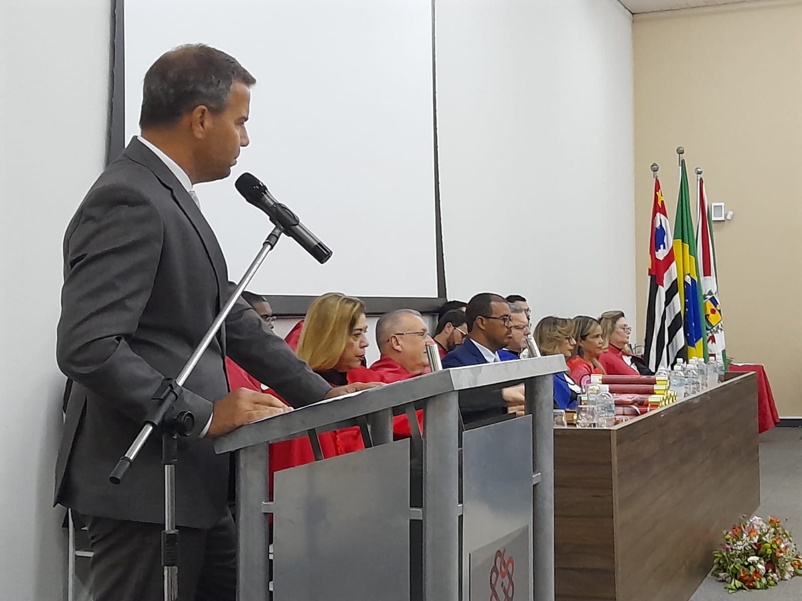 db405a34-32e1-4338-b9f8-acb27f2d6470