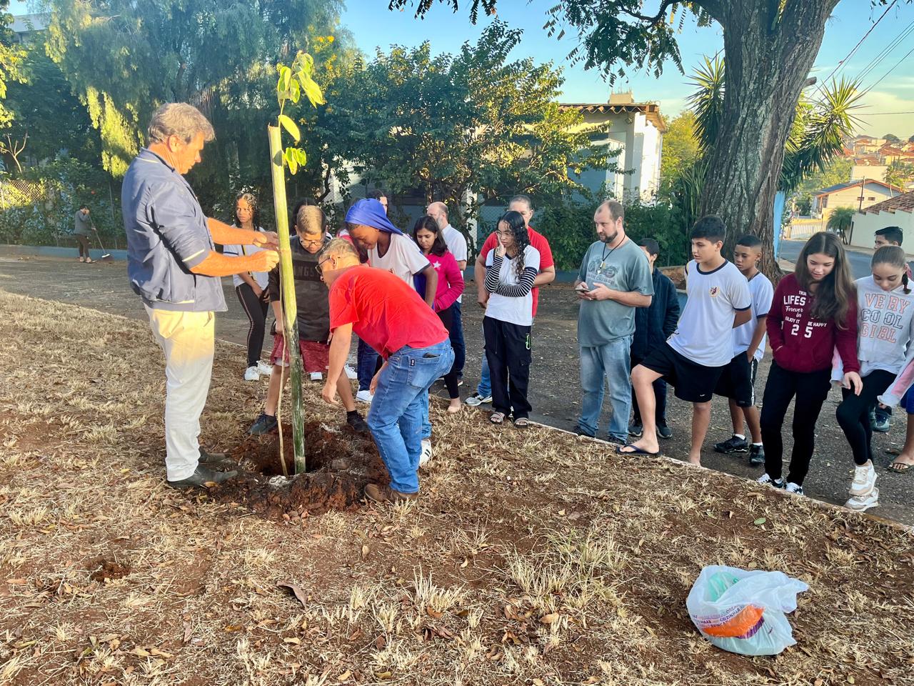 aa276b31-0180-48e1-bfe0-901041b813d5