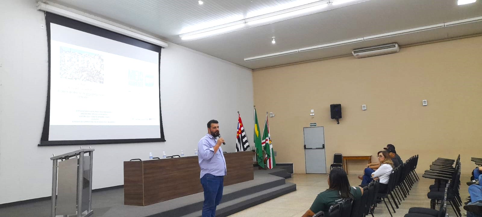 8fb52d53-65fd-42cb-9dd8-e27b966d03da