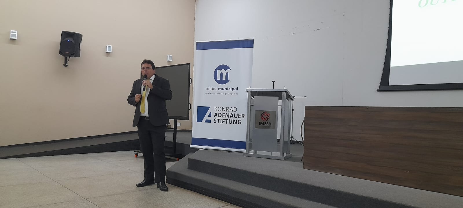 Estudantes da Faculdade Municipal têm curso com professor e advogado tributarista Francisco Mangieri