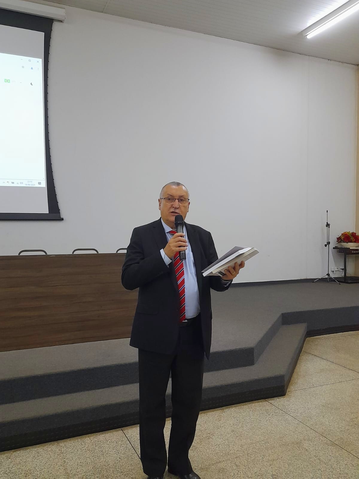 e52829f4-fe10-4f92-ad58-f1f418d48c05 1