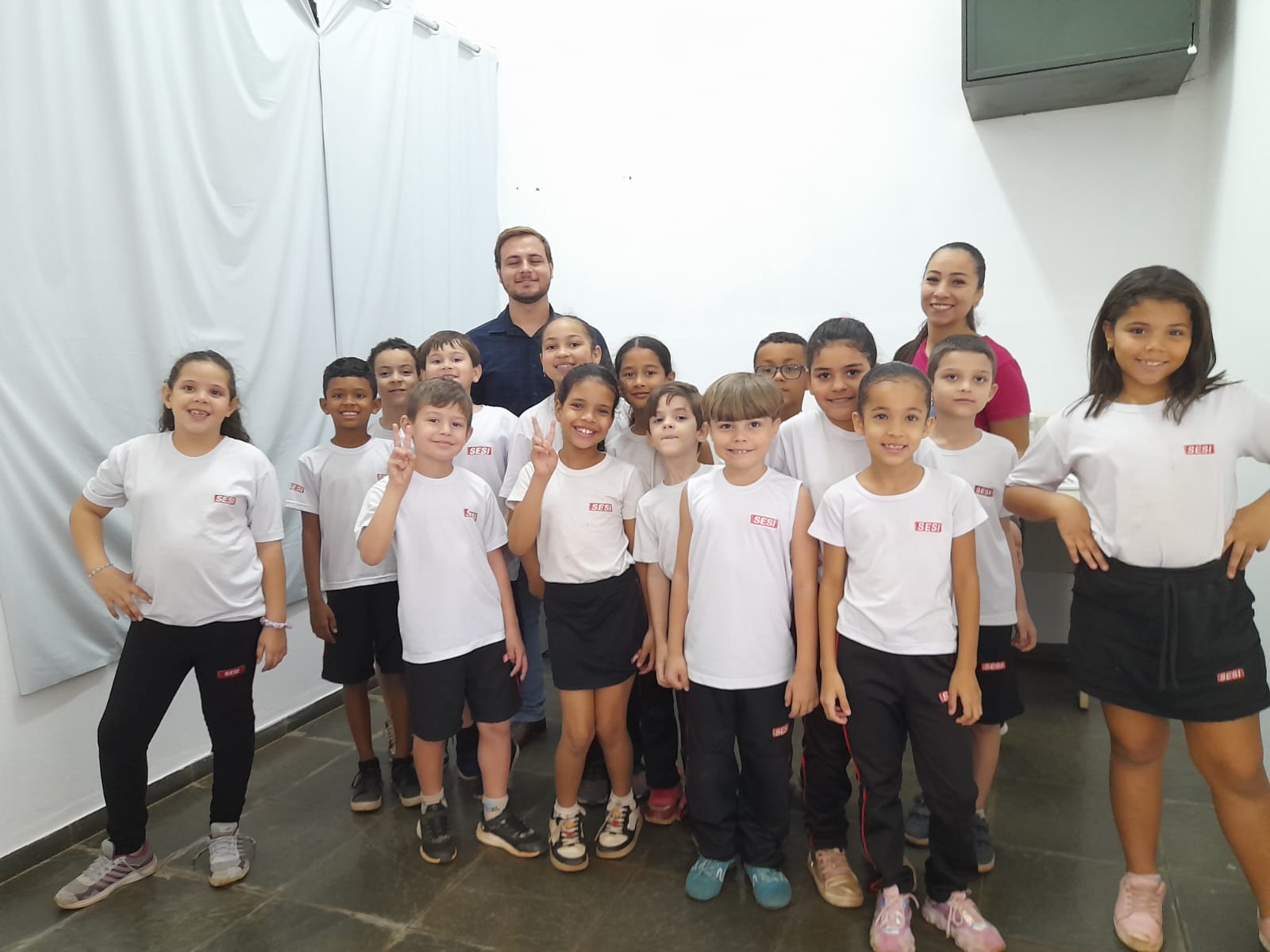 Estudantes do SESI visitam projeto sobre formigas cortadeiras na Faculdade Municipal de Bebedouro