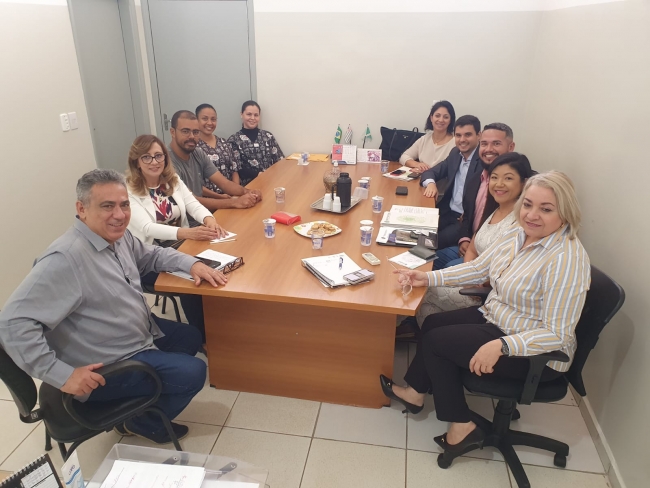 Vice-diretora do IMESB em reunião com o presidente do Crefito na Secretaria de Saúde de Bebedouro